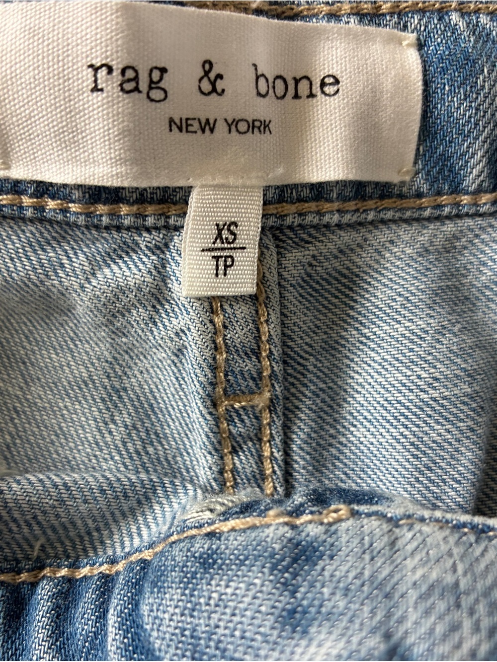 rag & bone Ultra Featherweight Nolan Denim Shorts in Asbury Wash size XS - Picture 6 of 9